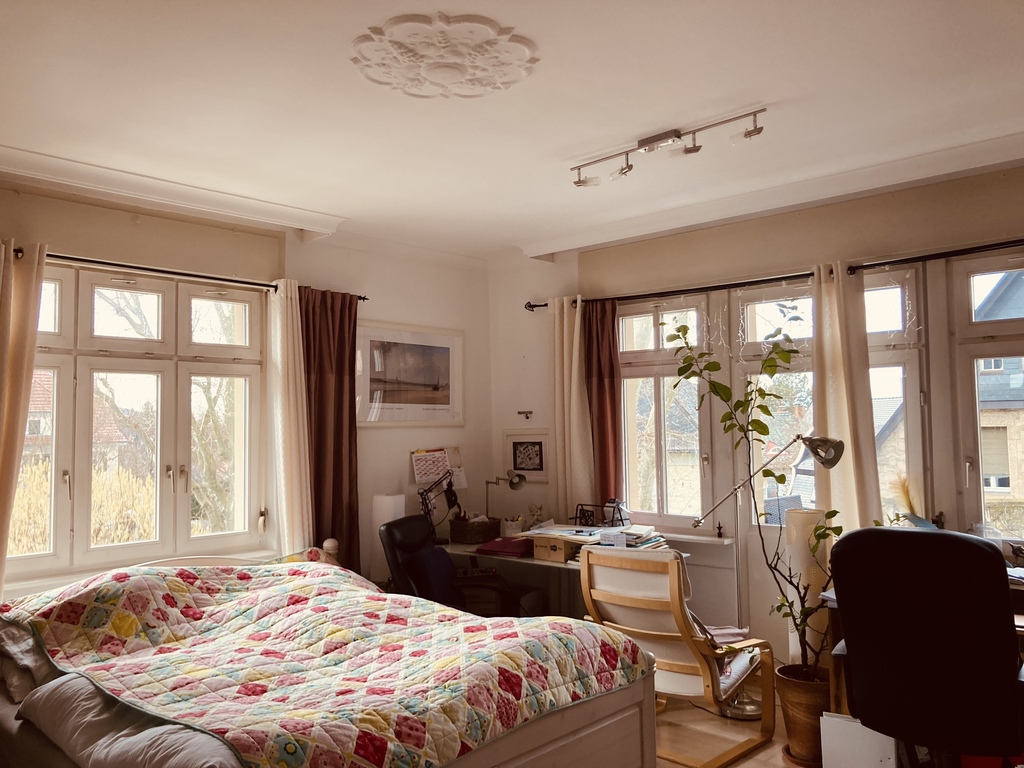 Parents sleeping room with balcony 2