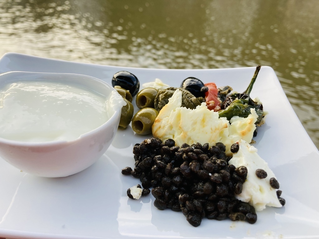 Boat-Restaurant Pier 4