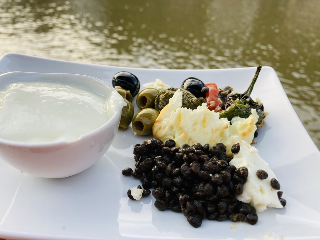 Boat-Restaurant Pier 4