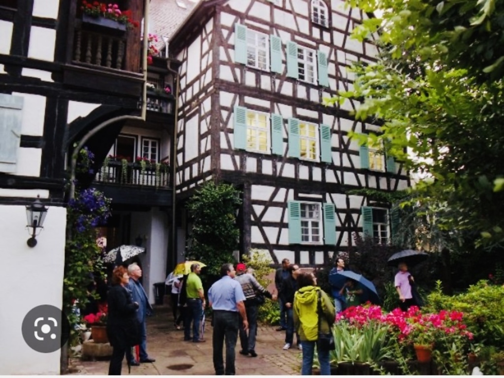 Durlach old town in 5-10' by foot with a nice park and children's playground