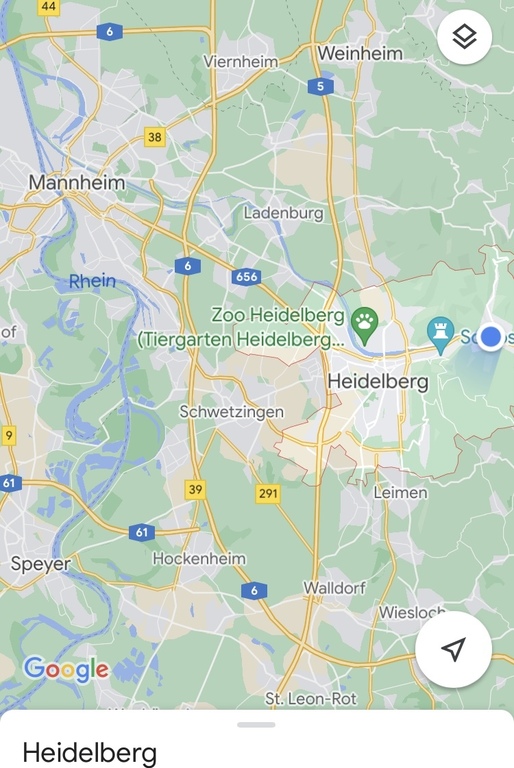 Several lakes, the Rhein and public pools to discover within 20 minutes