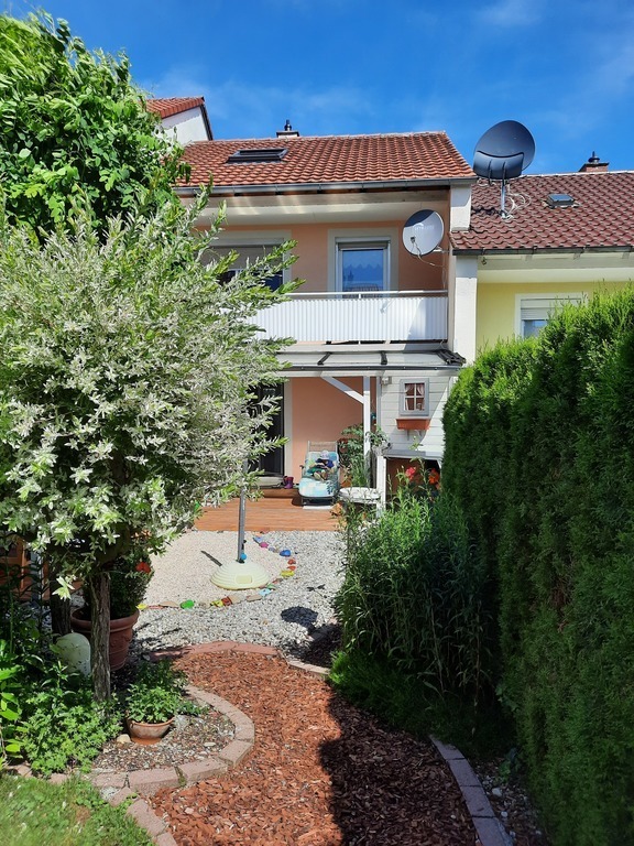 Garten mit Blick zum Haus