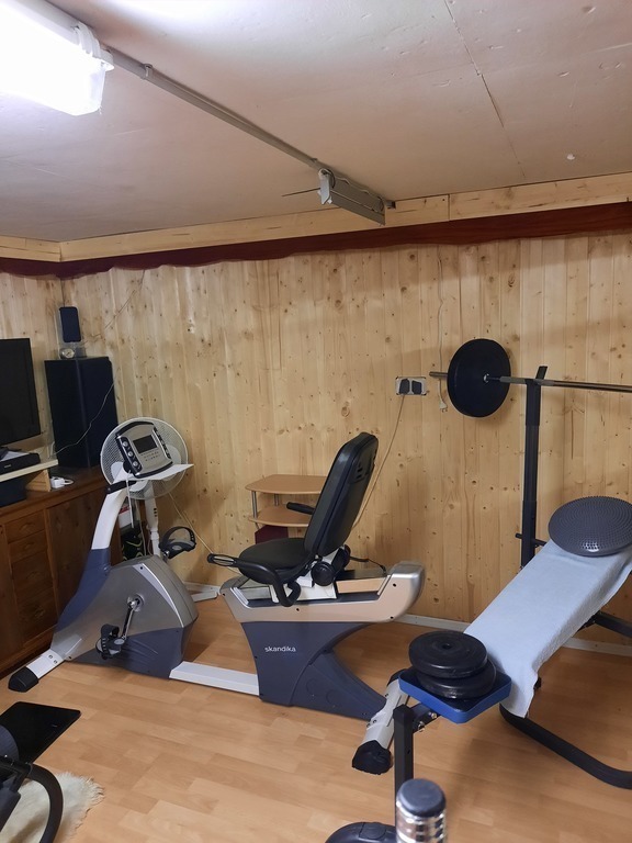 ein kleiner Fitnessbereich im Keller