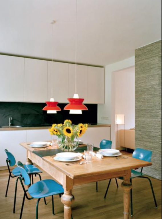 Küche und Essbereich / Kitchen and dining area