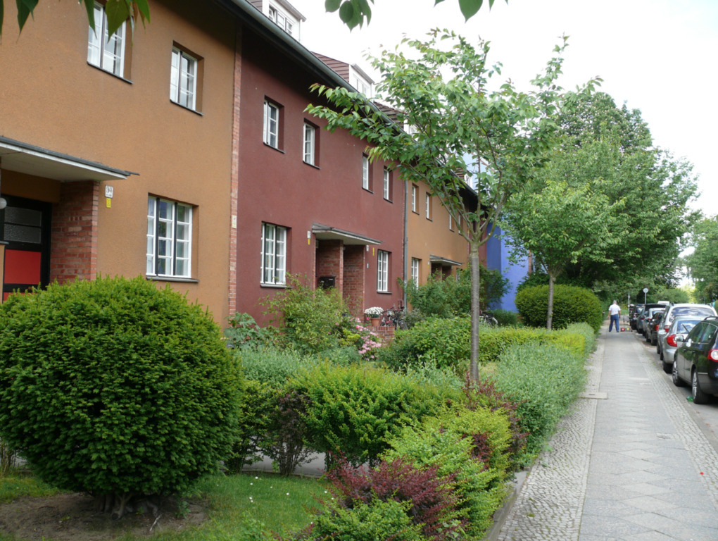 Denkmalgeschützte Häuser in der Hufeisensiedlung / Listed houses in the "Horseshoe Settlement"