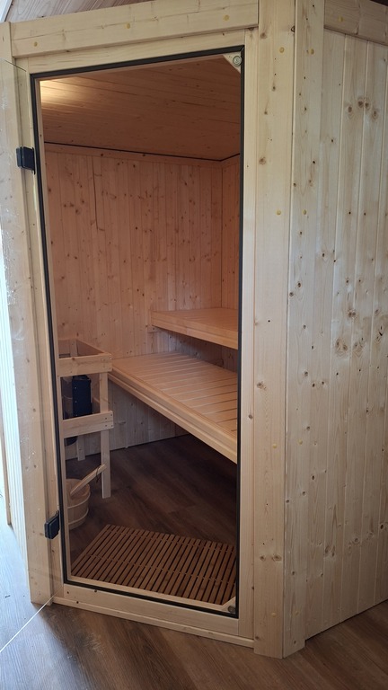 eco-sauna for 2-4 persons (heats up to 75 degrees)