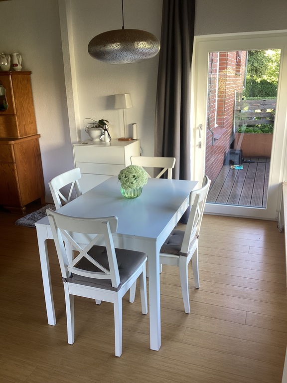 extendable dinner table