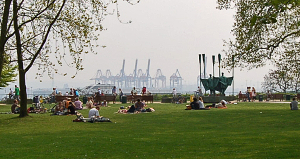 our neighbourhood - "Altonaer Balkon" 2 walking minutes from our home