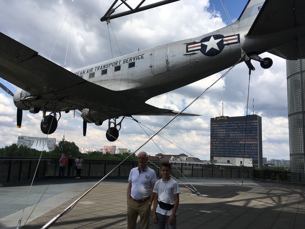 Museen (hier: Museum für Verkehr und Technik, 17 km)/Museums (hier: Museum for Traffic and Technology, 17 km)