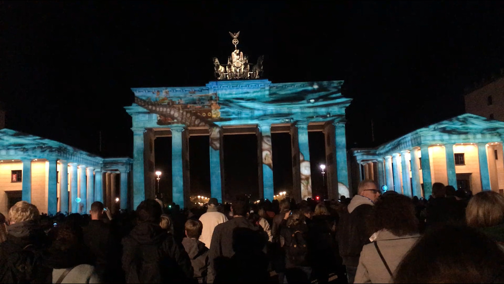 City (Brandenburger Tor 13 km)/Downtown (Brandenburg Gate 13 km)