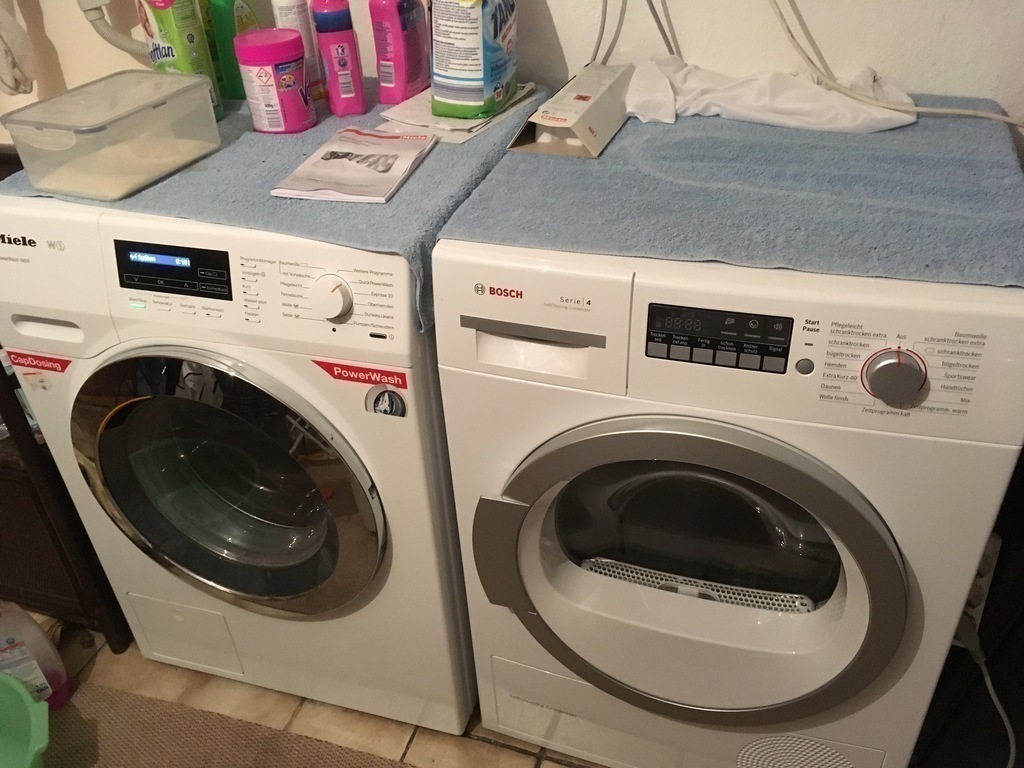 Waschmaschine und Trockner/Washer and dryer