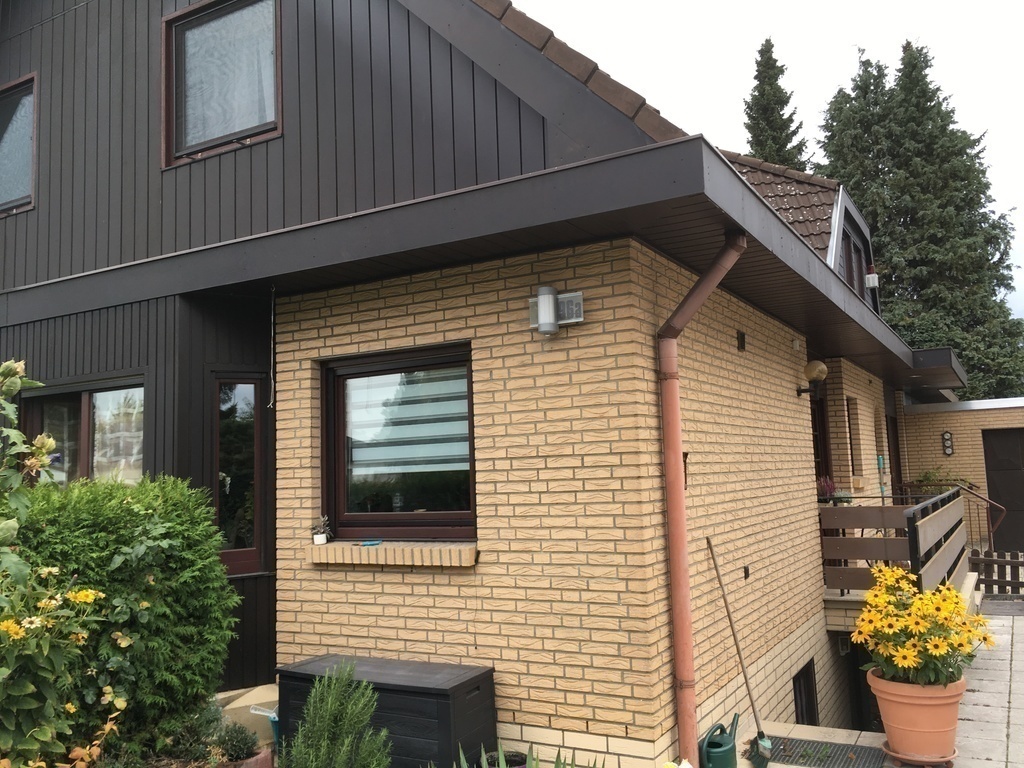 Haus und Eingang/House and entrance