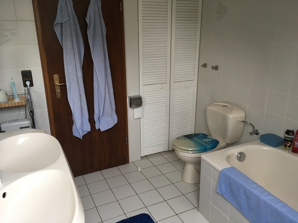 Badezimmer/Bath room