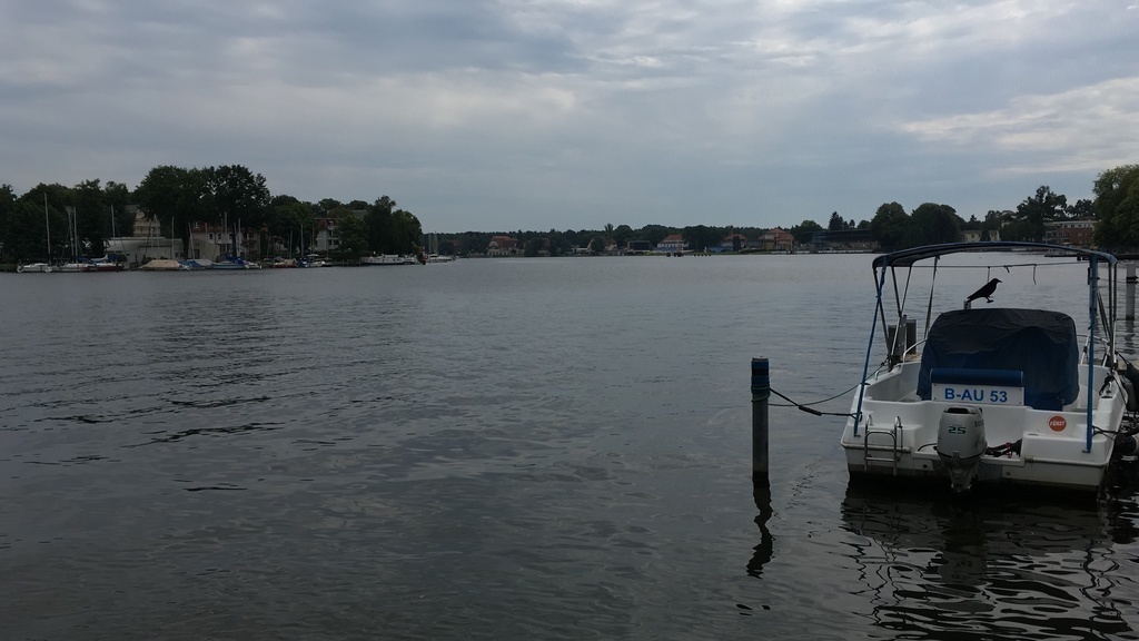 Seen und Flüsse/Lakes and rivers in Berlin-Köpenick (9 km), Wannsee (20 km), Spandau (23 km)