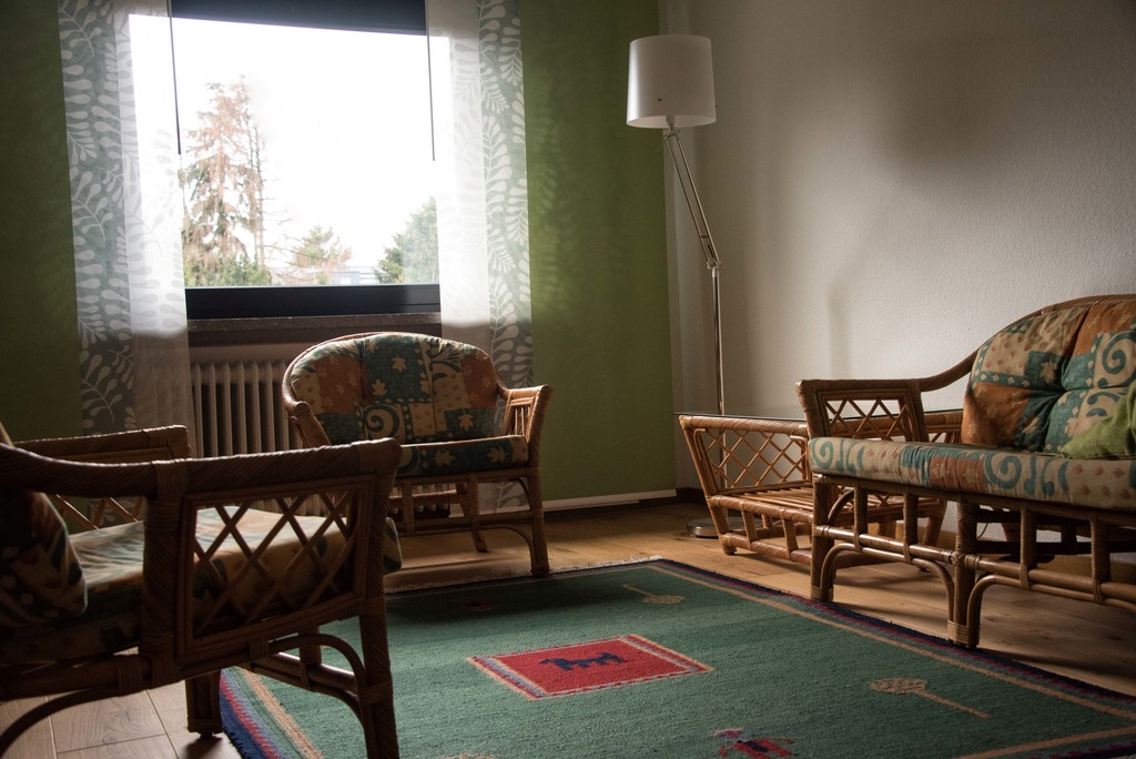 Small living room upstairs. A bed can be turned up here.