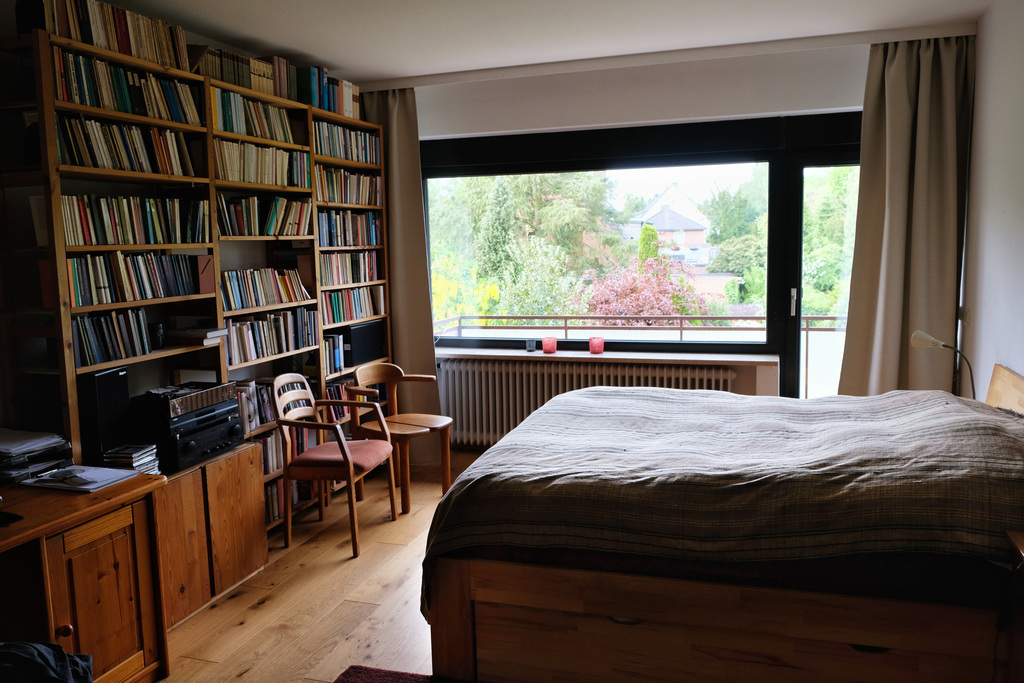 Large room 1st floor (king size bed)