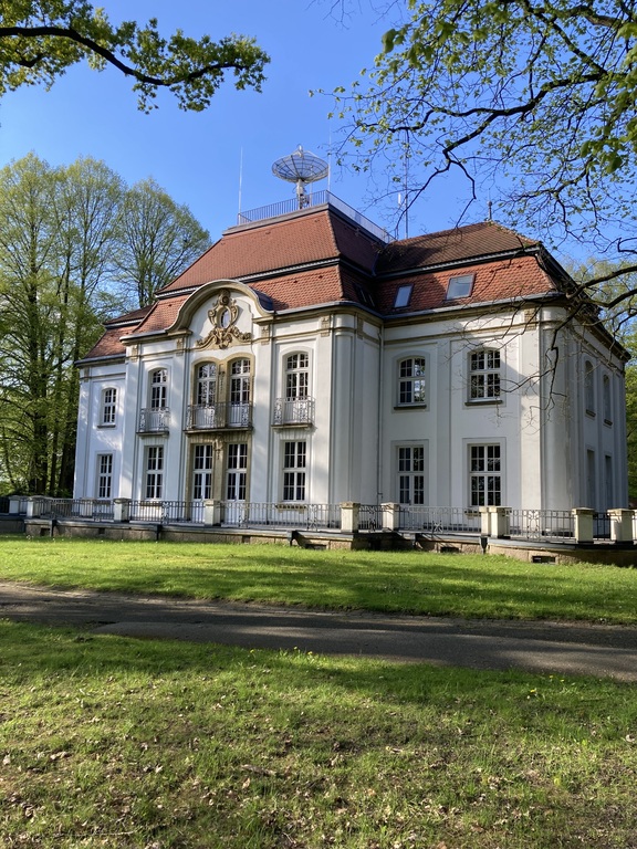 The library of the old observatory