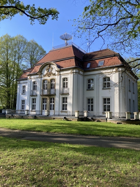The library of the old observatory