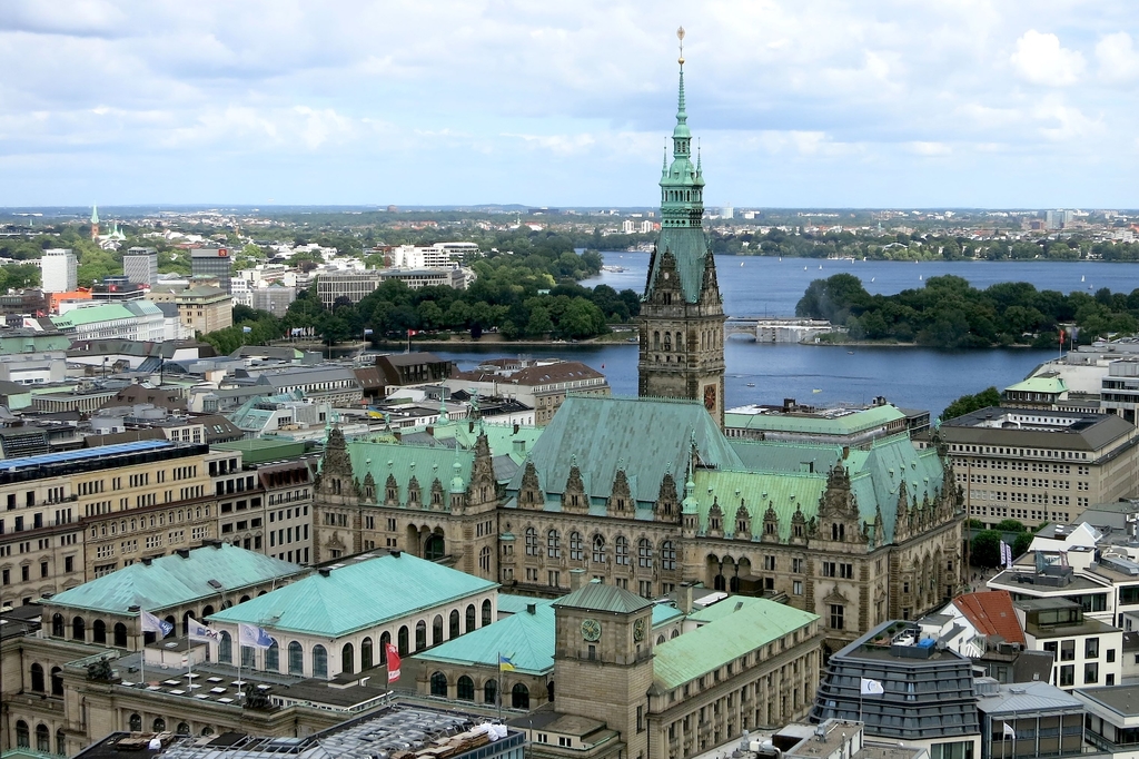 Rathaus und Alster