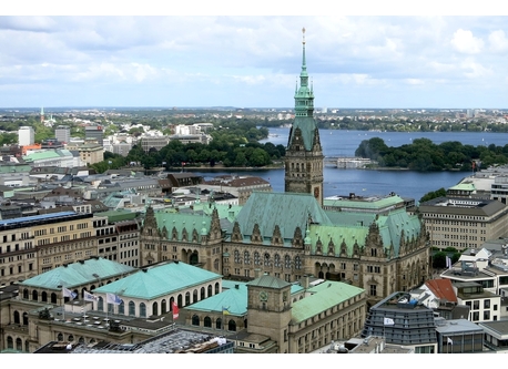 Rathaus und Alster