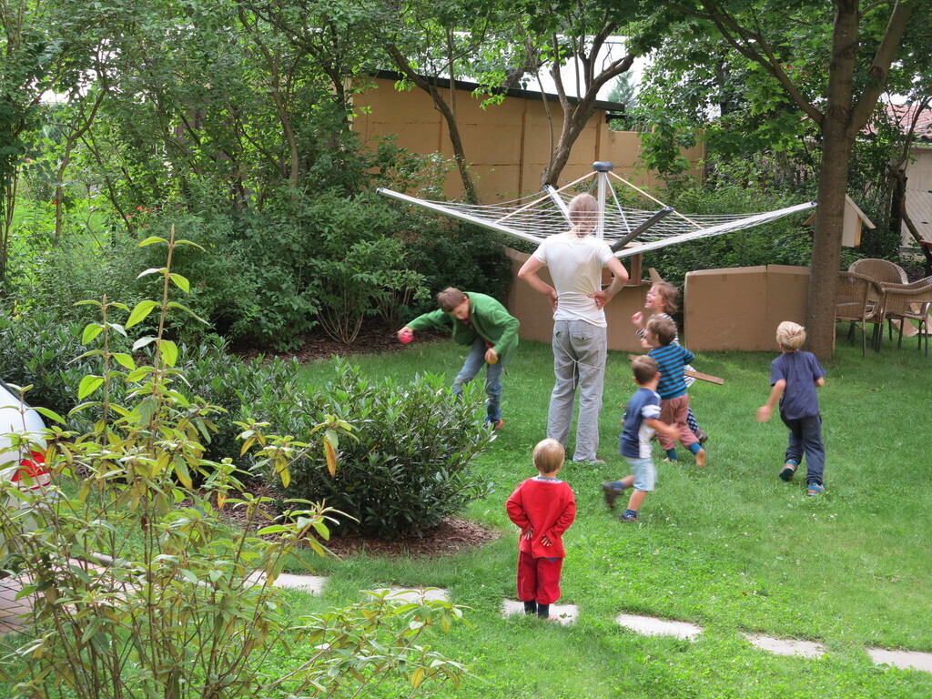 1000qm garden with table tennis, swing, slide, sand pit and lots of vehicles for children