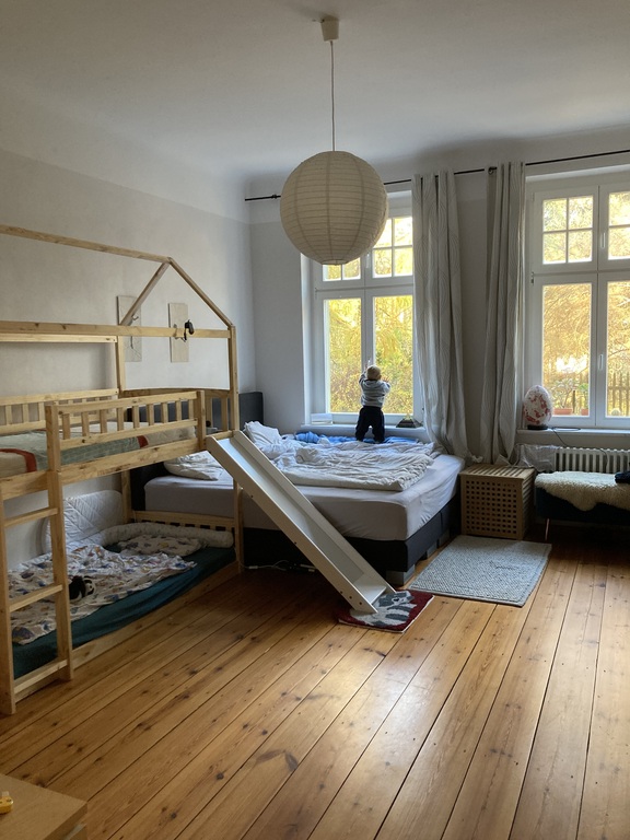 master bedroom, 1x large boxspring bed (180x200), children's bed (2x 90x200)