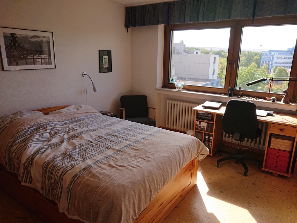 Main Bedroom (bed 140 cm)