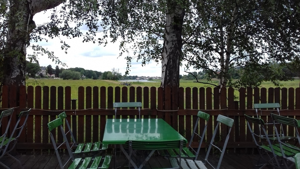 one of the many outdoor pubs along the river