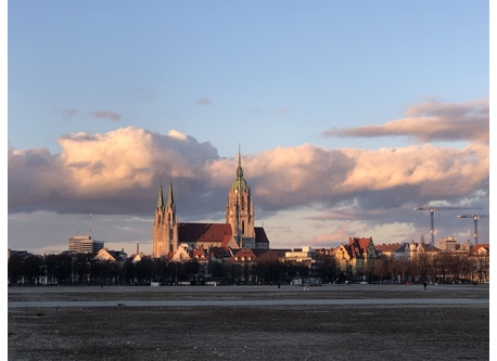 Theresienwiese and St. Paul, 2 min by foot