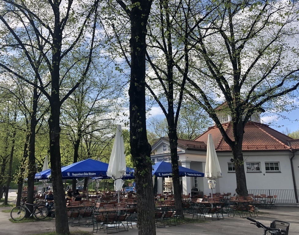 Beer garden „Das Bad“, 2 min by foot