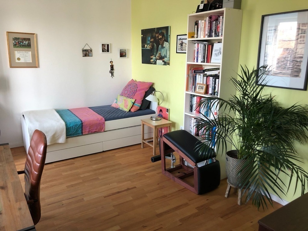 Guest room and home office with a 90x200cm bed and pullout bed