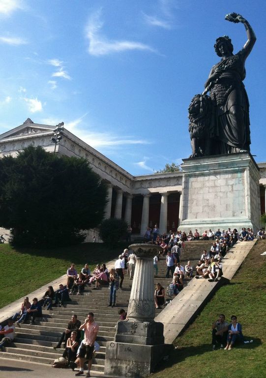 Statue Bavaria on Theresienwiese, 10 min by foot