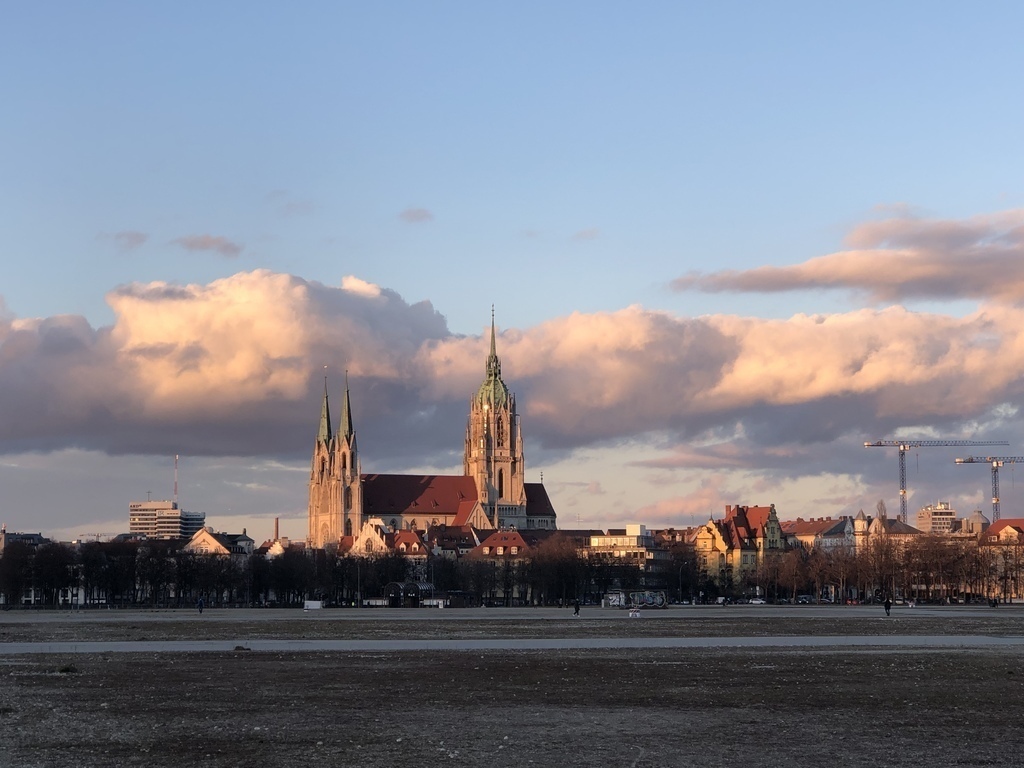 Theresienwiese and St. Paul, 2 min by foot