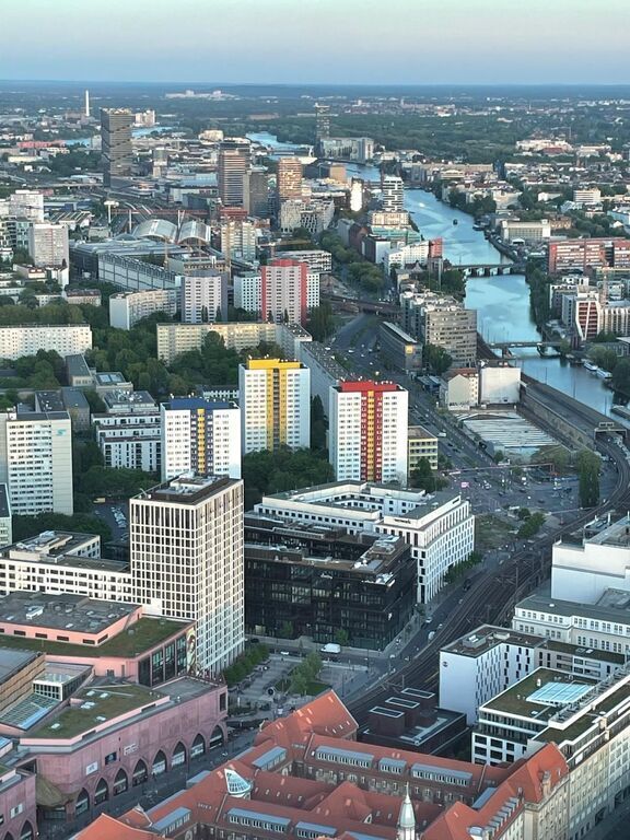 View with the three tower buildings. The blue is the one with the appartement.