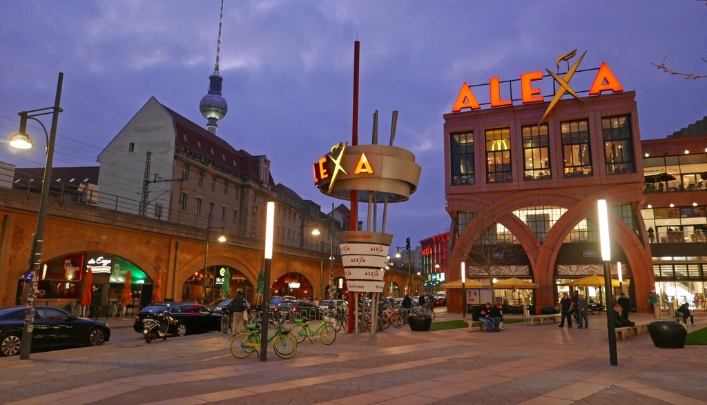 Alexa shopping mall just 3 min. walking 