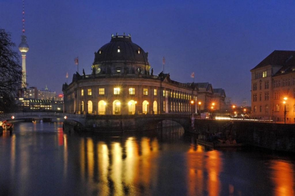 Bode-Museum (English: Bode Museum) on the Museum Island (20 min. walk)