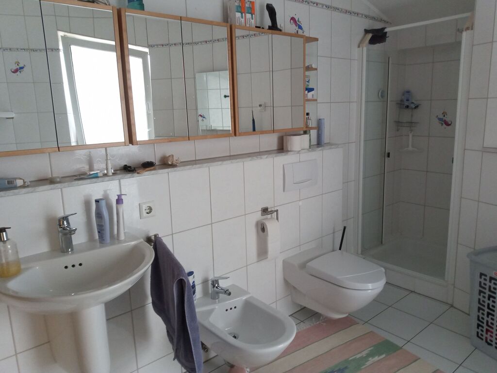 Hauptbadezimmer im ersten Stock