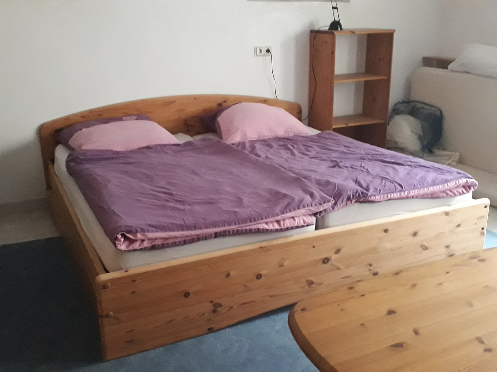 ... 2x2m Doppelbett ....