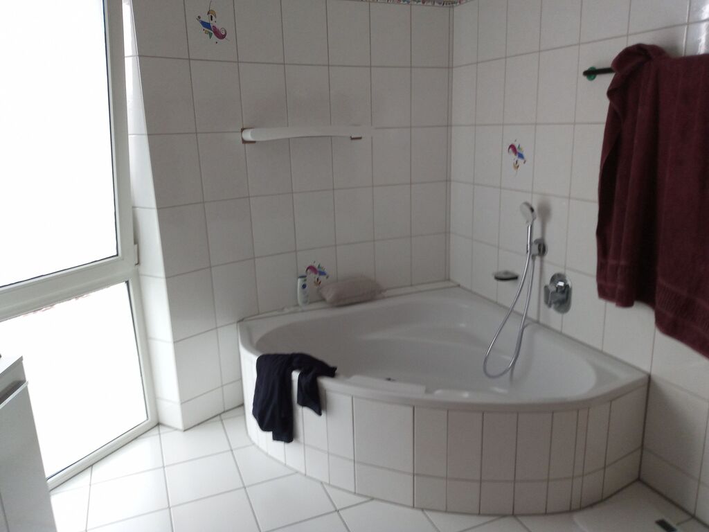 Hauptbadezimmer im ersten Stock