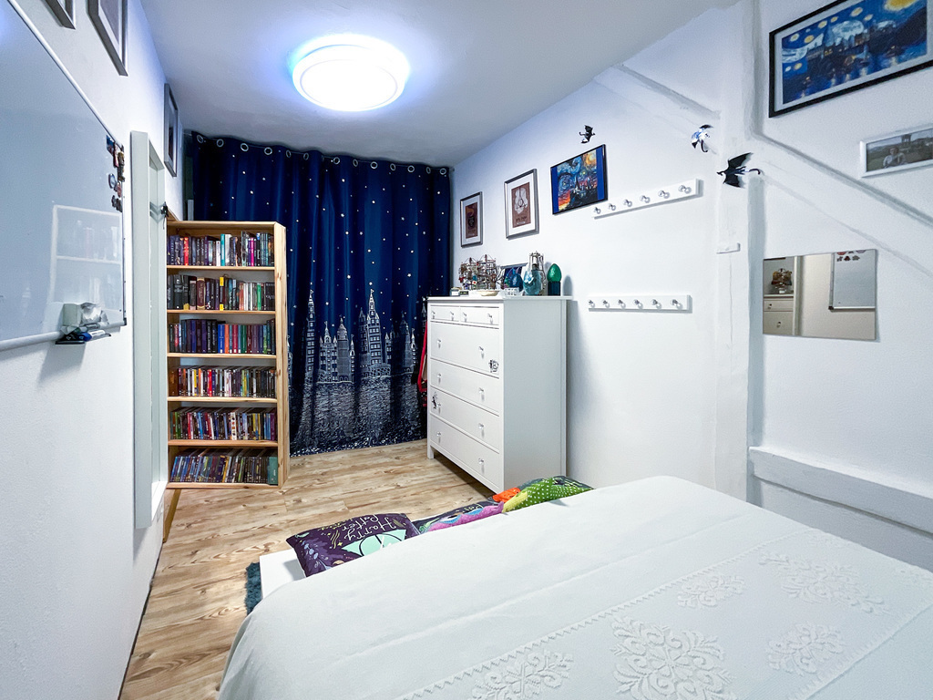 bedroom with a queen-size bed