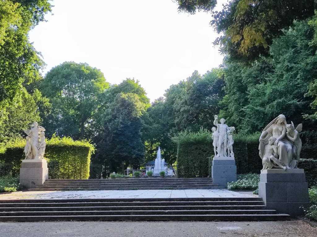 The park a few minutes from the house