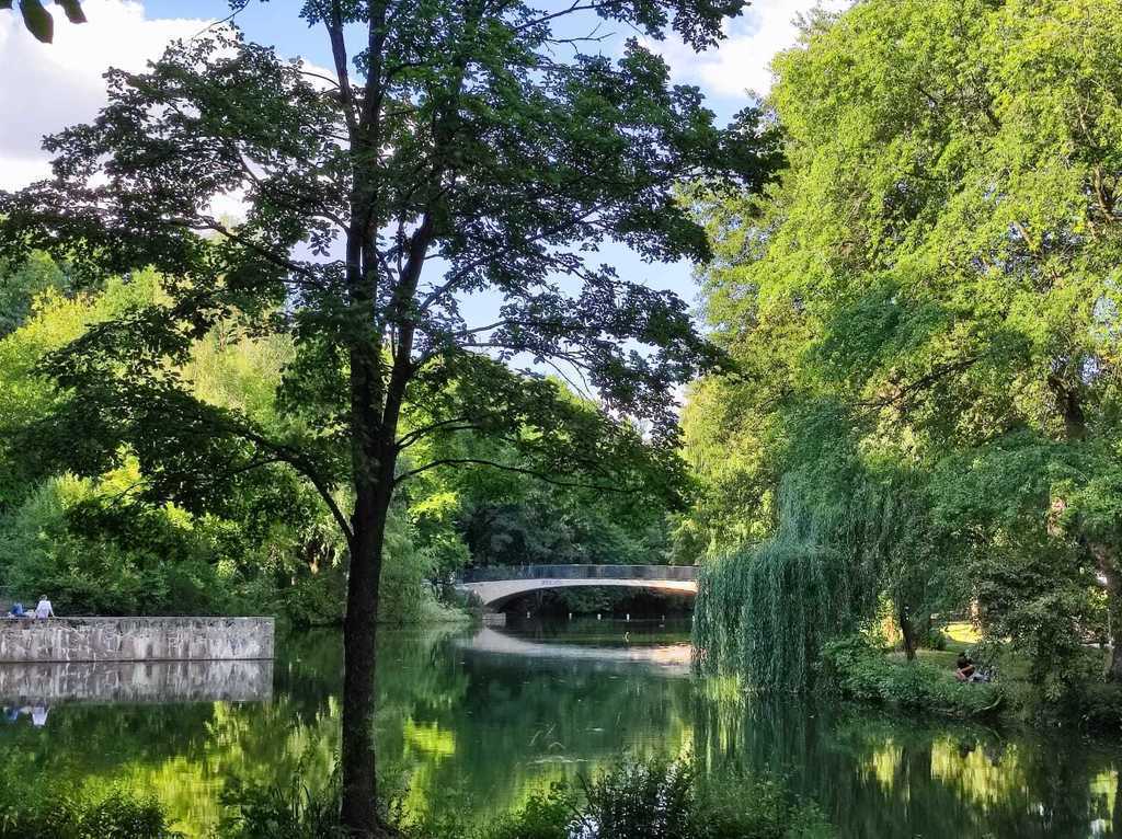 The park a few minutes from the house