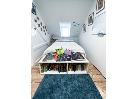 bedroom with a queen-size bed