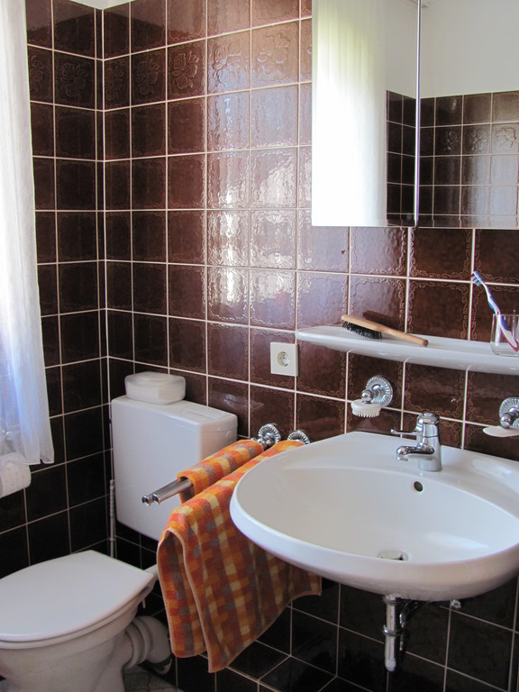 bathroom with bathtub