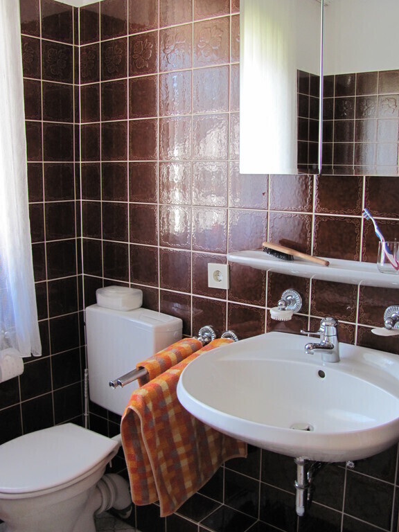 bathroom with bathtub