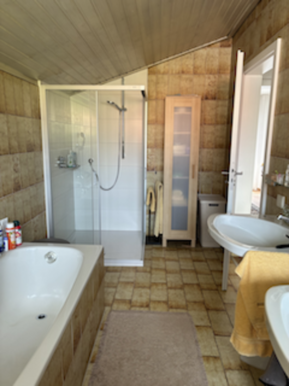 Bad mit Dusche