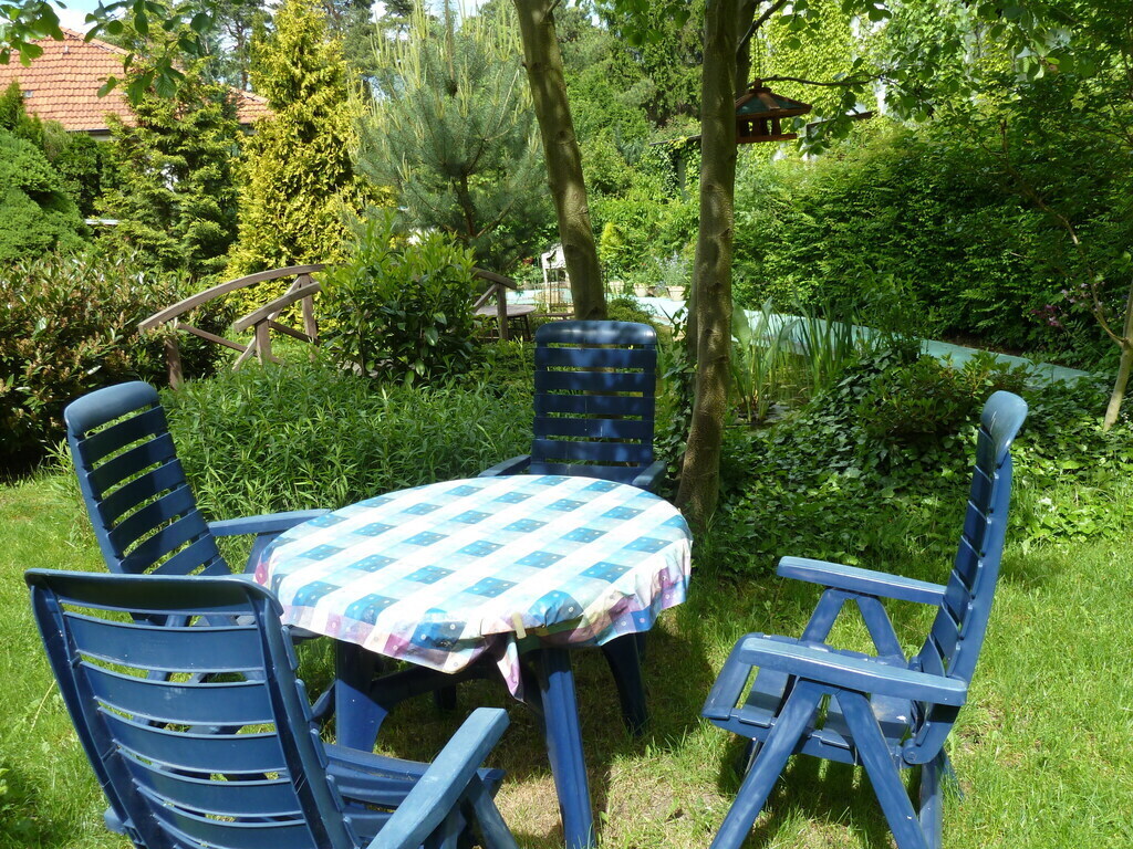 Sitzplatz am Teich 1