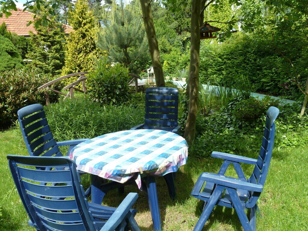 Sitzplatz am Teich 1