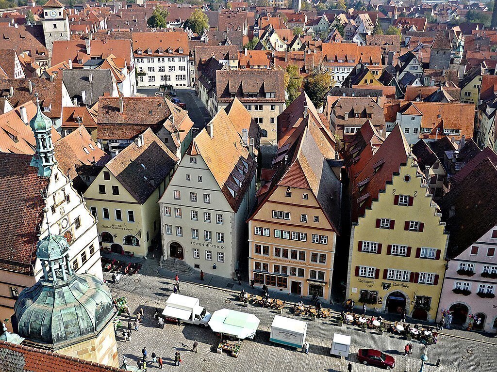 Rothenburg ob der Tauber; Naturliebhaberin, CC BY-SA 4.0 <https://creativecommons.org/licenses/by-sa/4.0>, via Wikimedia Commons