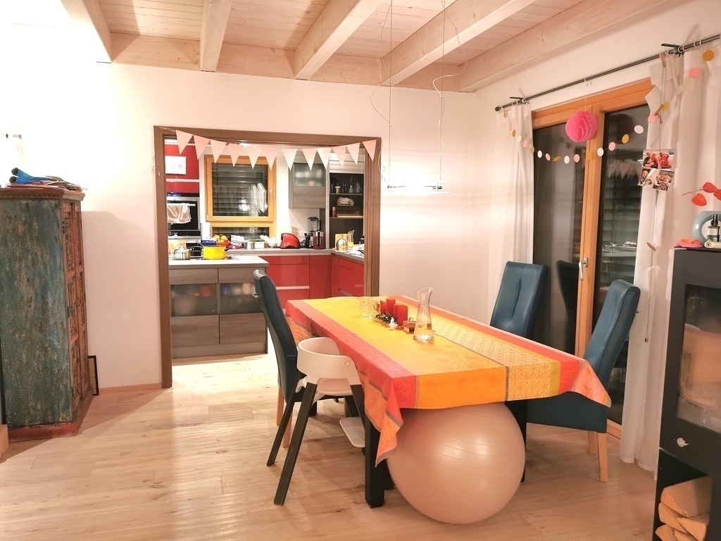 Esszimmer und Küche 